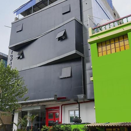 Super Town House Hi5 Aditya International Бхубанешвара Экстерьер фото