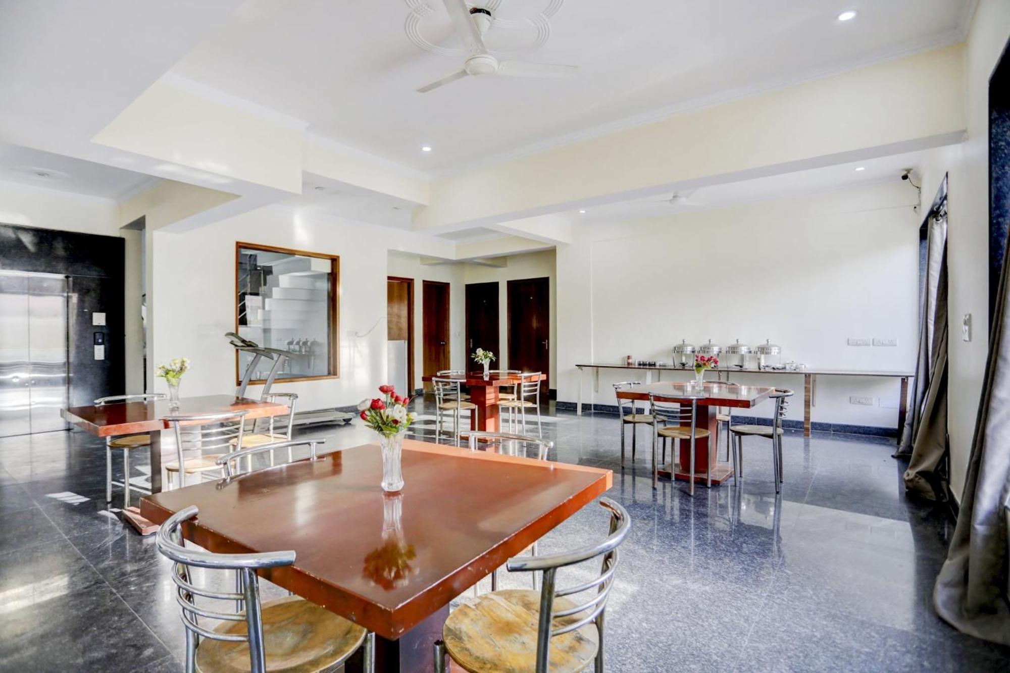 Super Town House Hi5 Aditya International Бхубанешвара Экстерьер фото