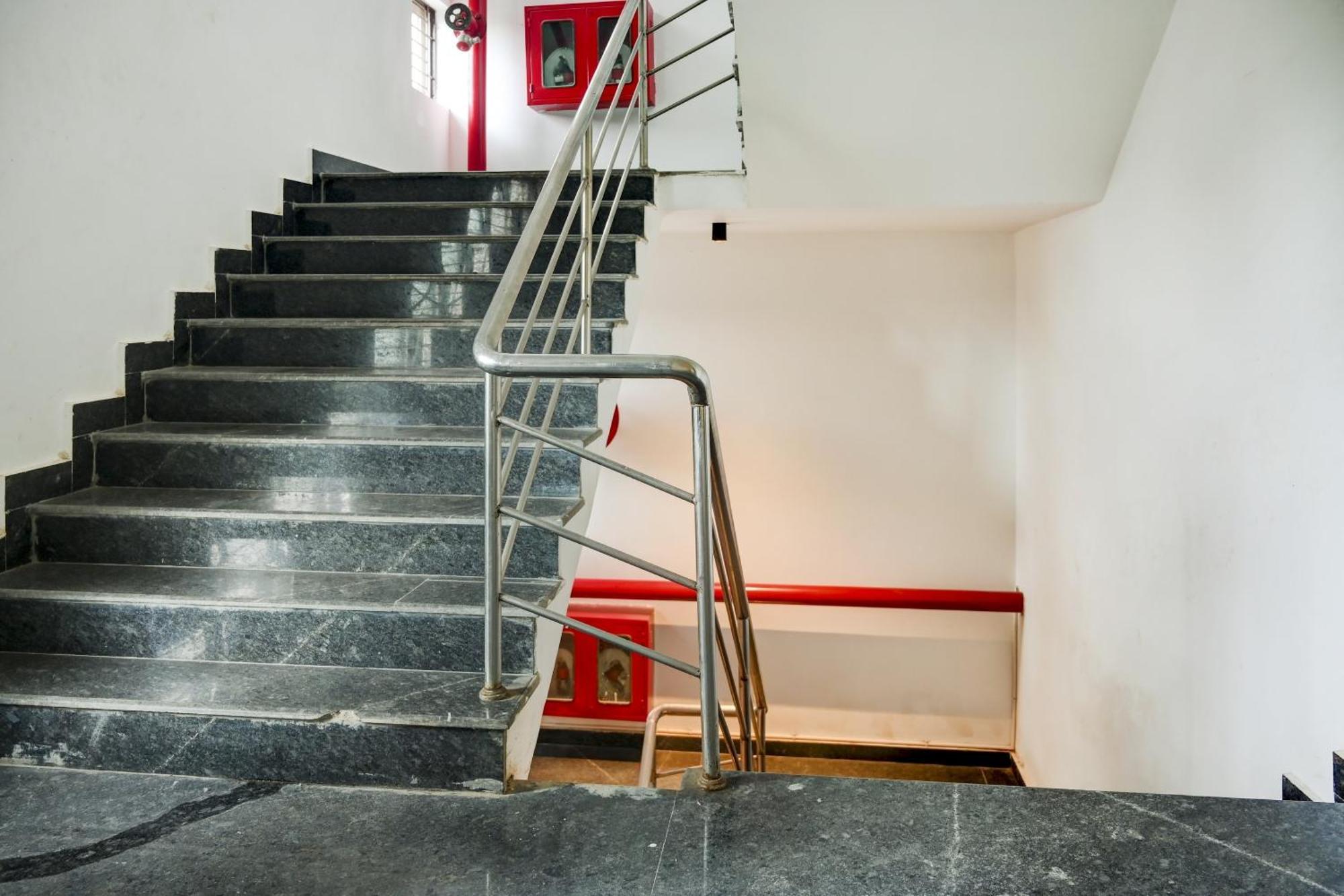 Super Town House Hi5 Aditya International Бхубанешвара Экстерьер фото