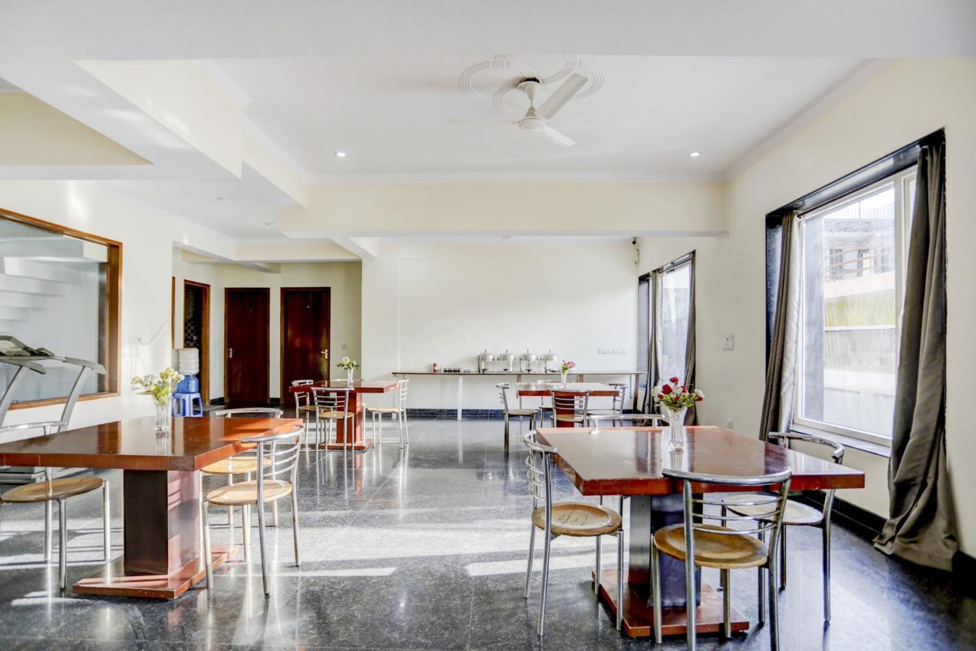 Super Town House Hi5 Aditya International Бхубанешвара Экстерьер фото