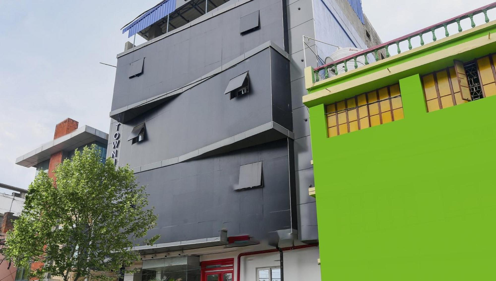 Super Town House Hi5 Aditya International Бхубанешвара Экстерьер фото