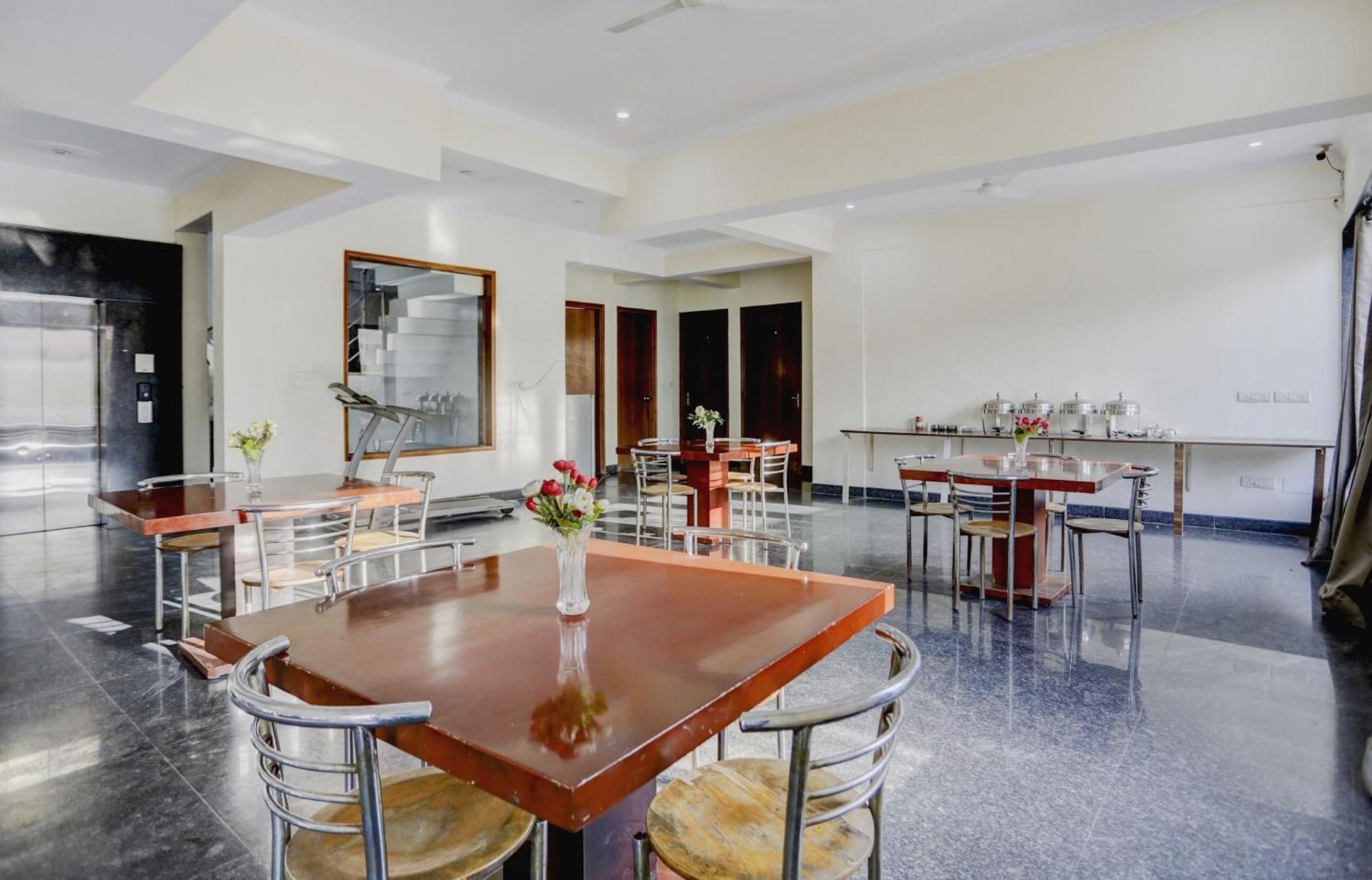 Super Town House Hi5 Aditya International Бхубанешвара Экстерьер фото