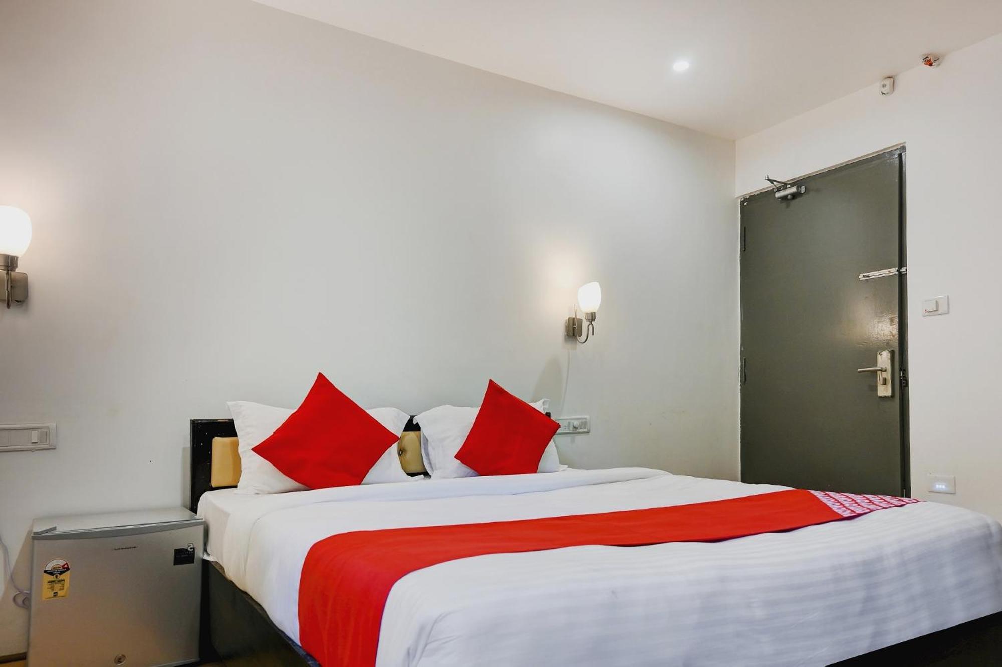 Super Town House Hi5 Aditya International Бхубанешвара Экстерьер фото