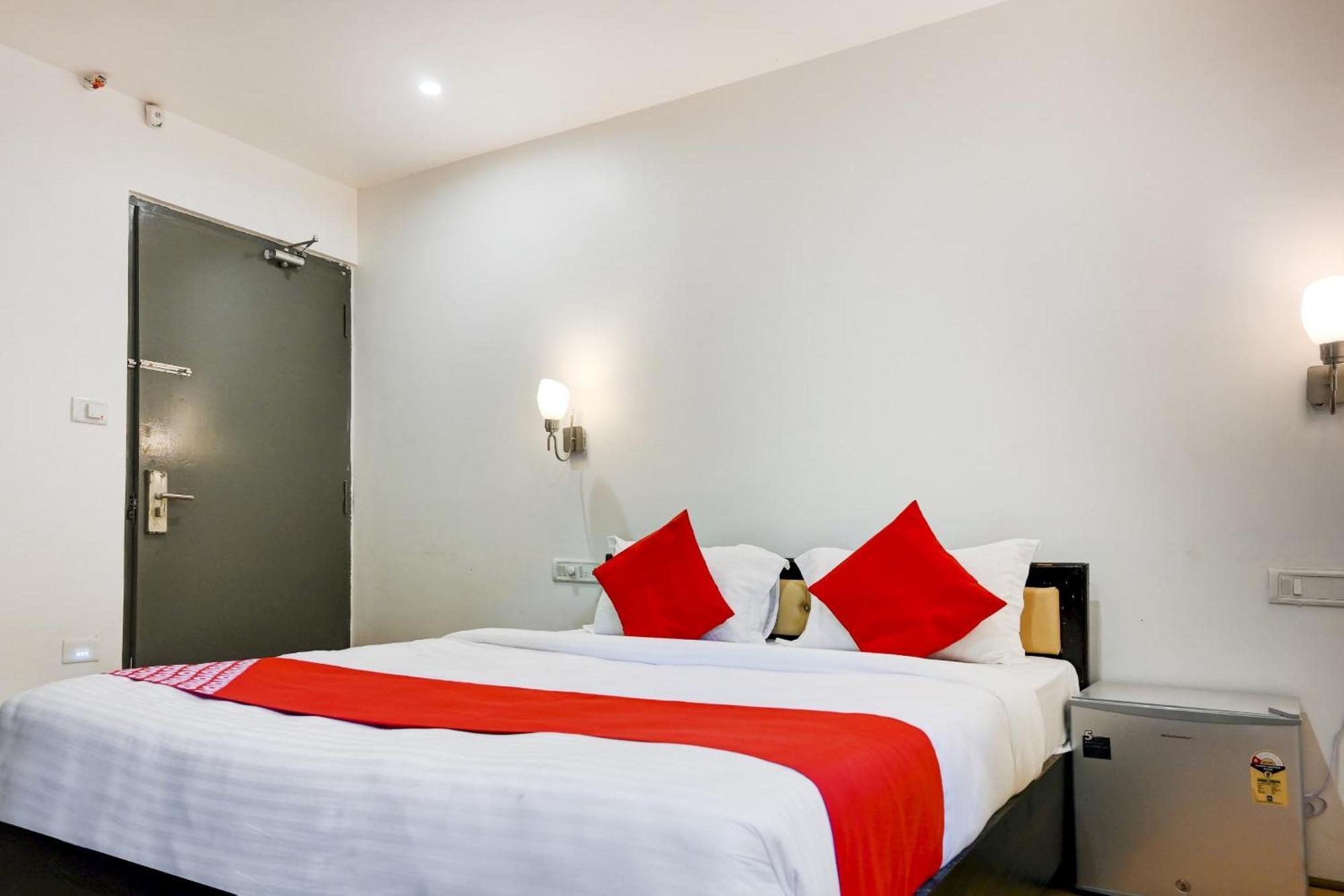 Super Town House Hi5 Aditya International Бхубанешвара Экстерьер фото