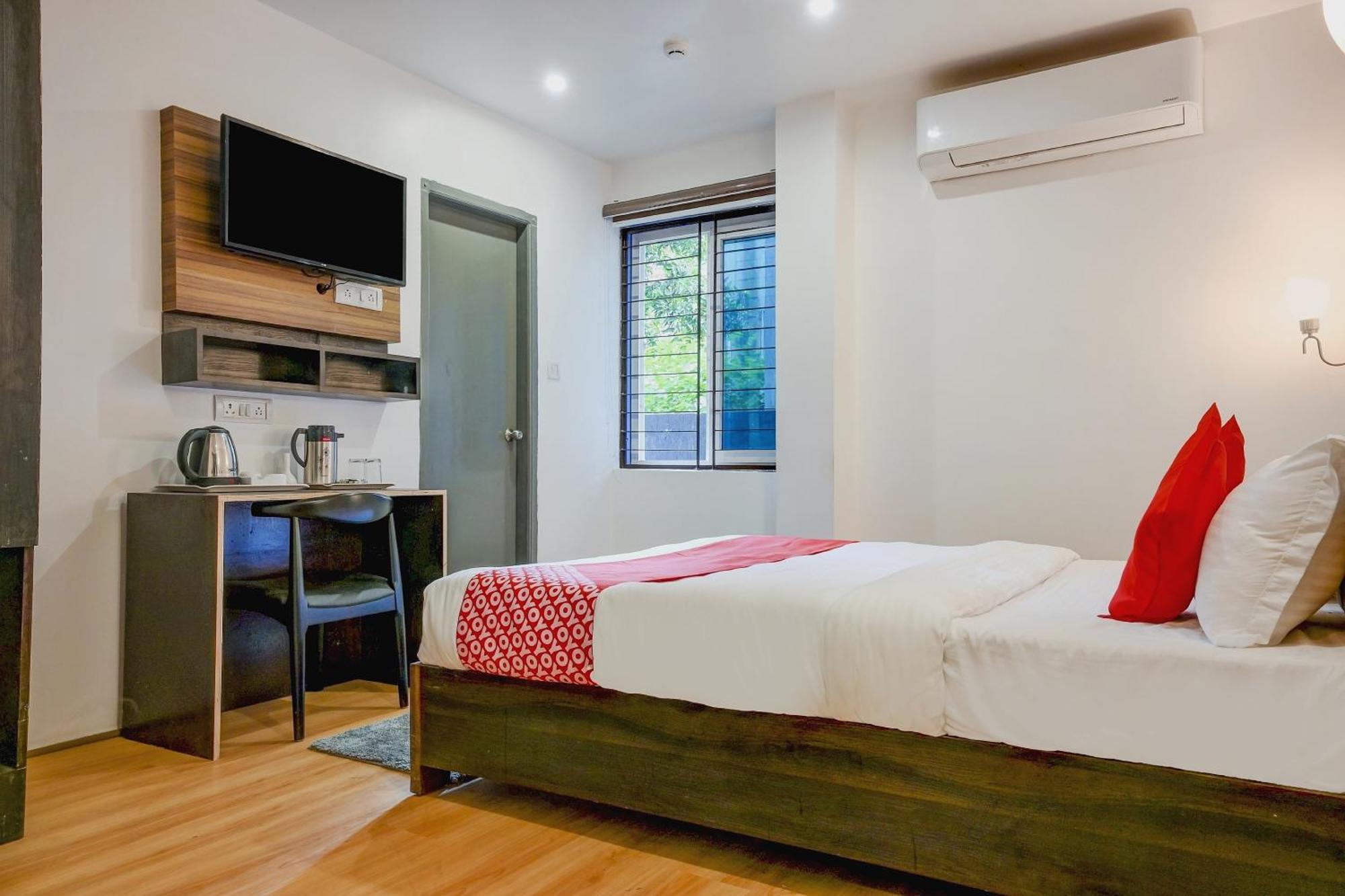 Super Town House Hi5 Aditya International Бхубанешвара Экстерьер фото