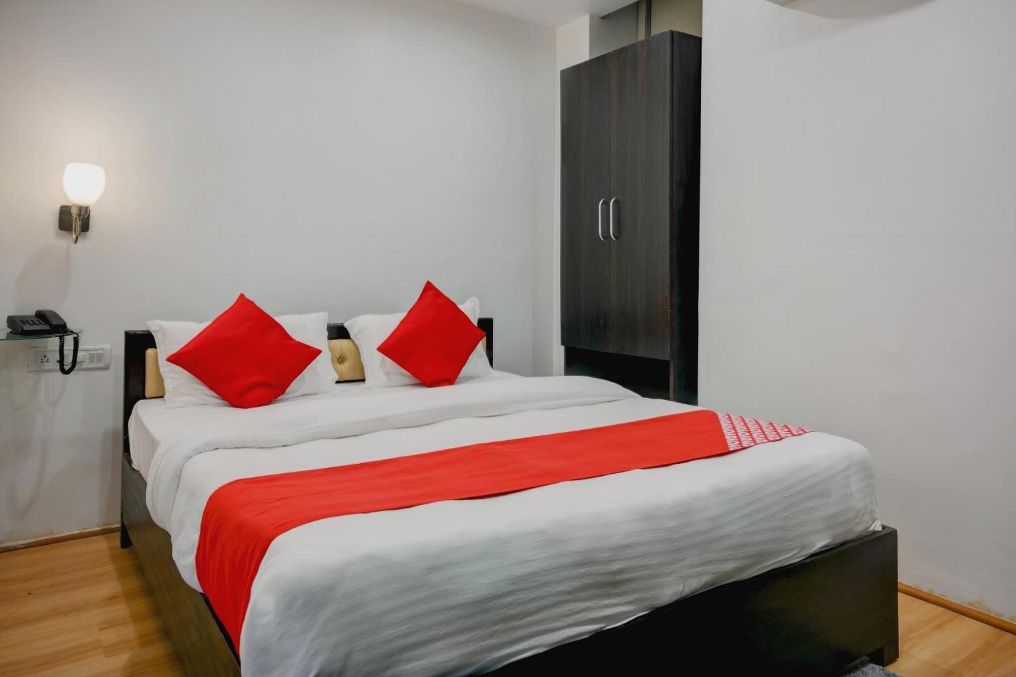 Super Town House Hi5 Aditya International Бхубанешвара Экстерьер фото