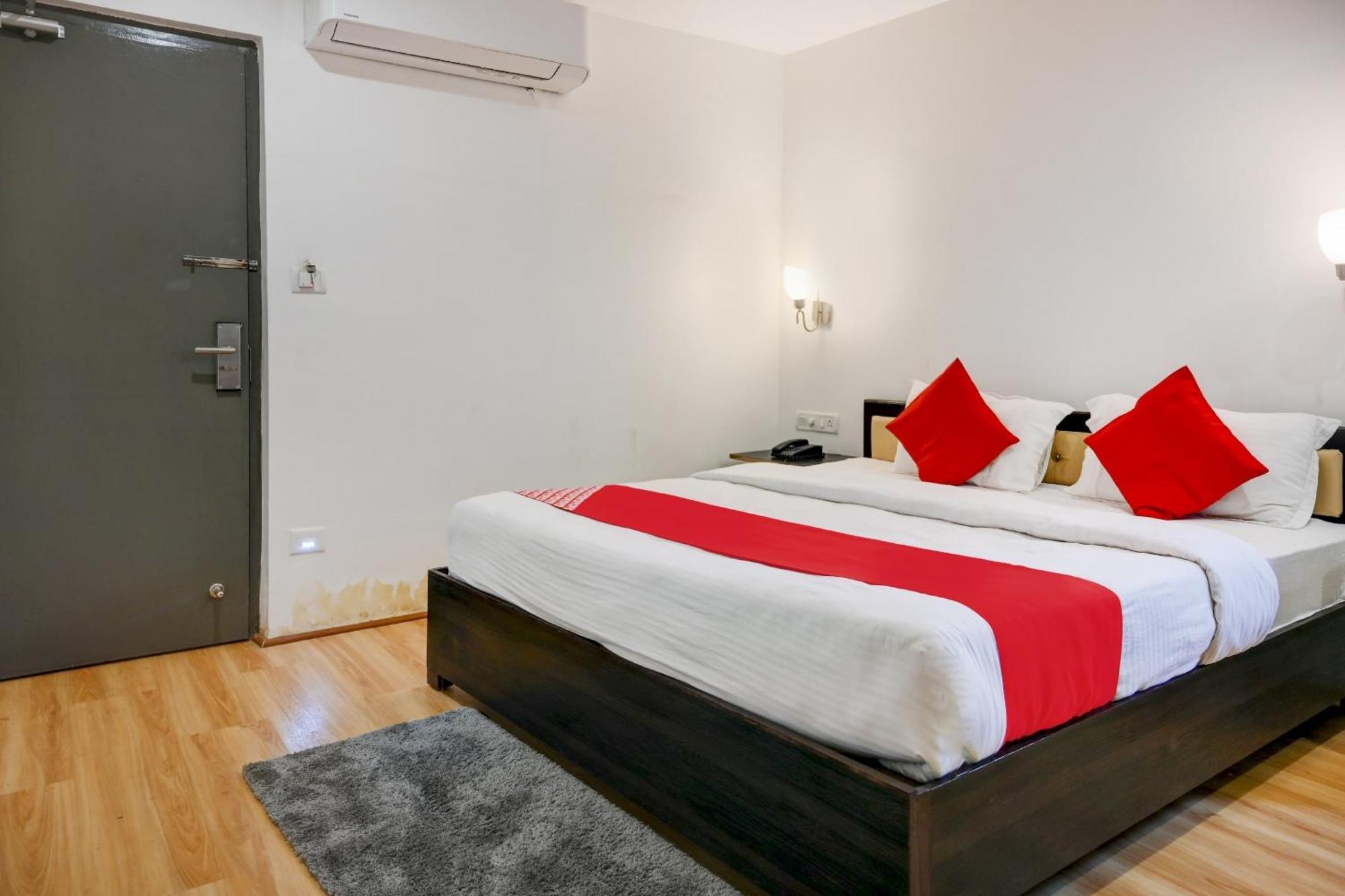 Super Town House Hi5 Aditya International Бхубанешвара Экстерьер фото