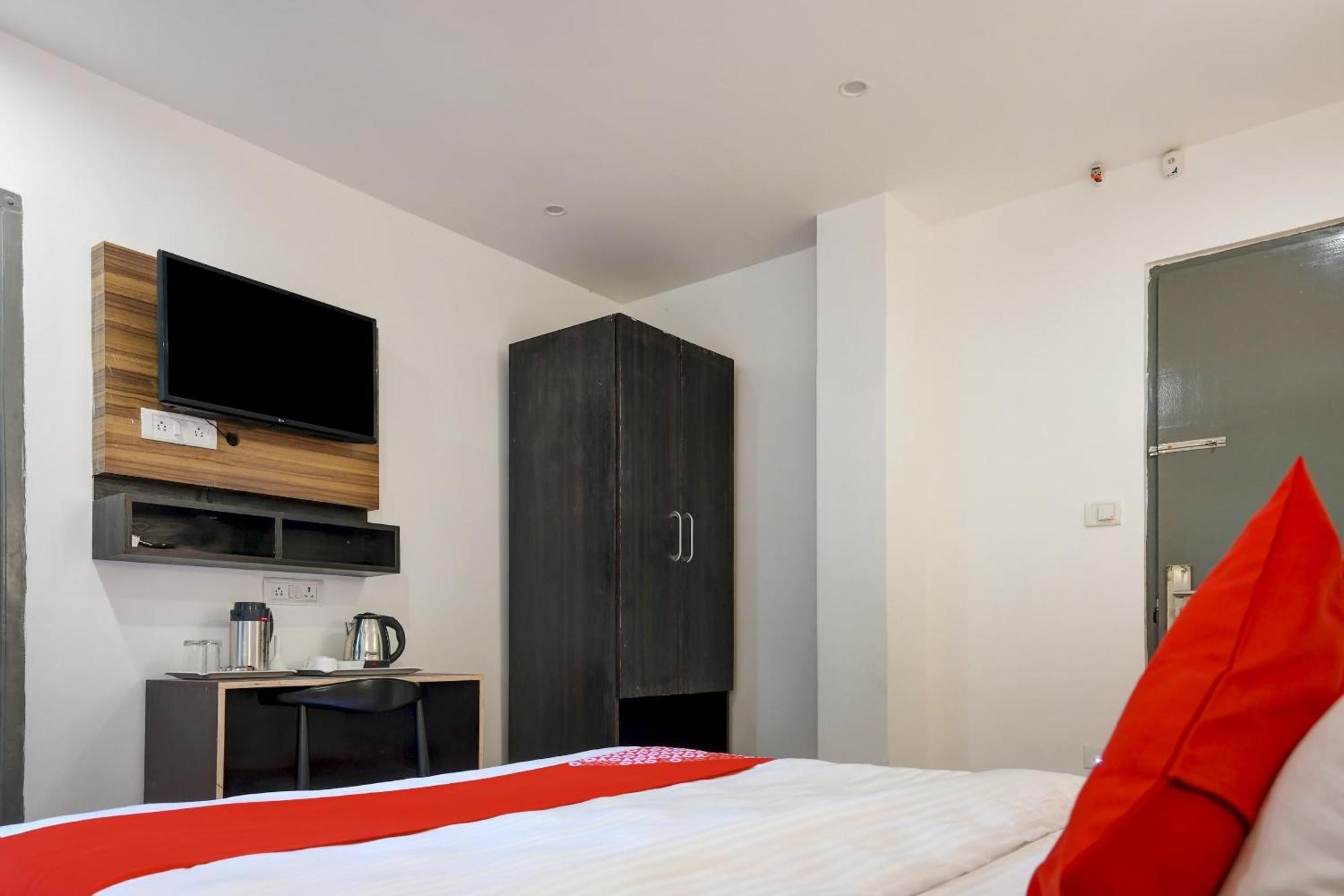 Super Town House Hi5 Aditya International Бхубанешвара Экстерьер фото